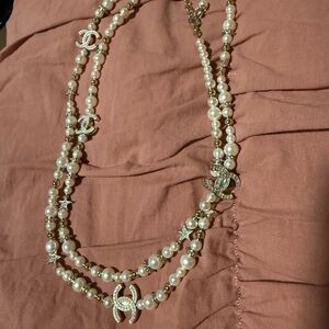 Elegant Pearl and Gold Necklace
